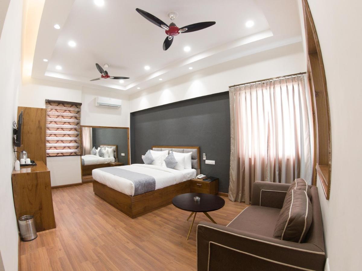 Hotel Vishal Imperial Rohtak Екстериор снимка
