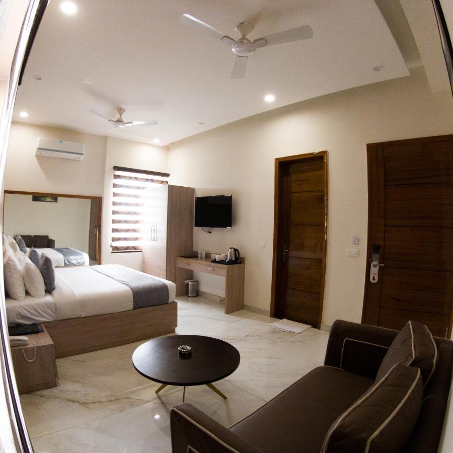 Hotel Vishal Imperial Rohtak Екстериор снимка